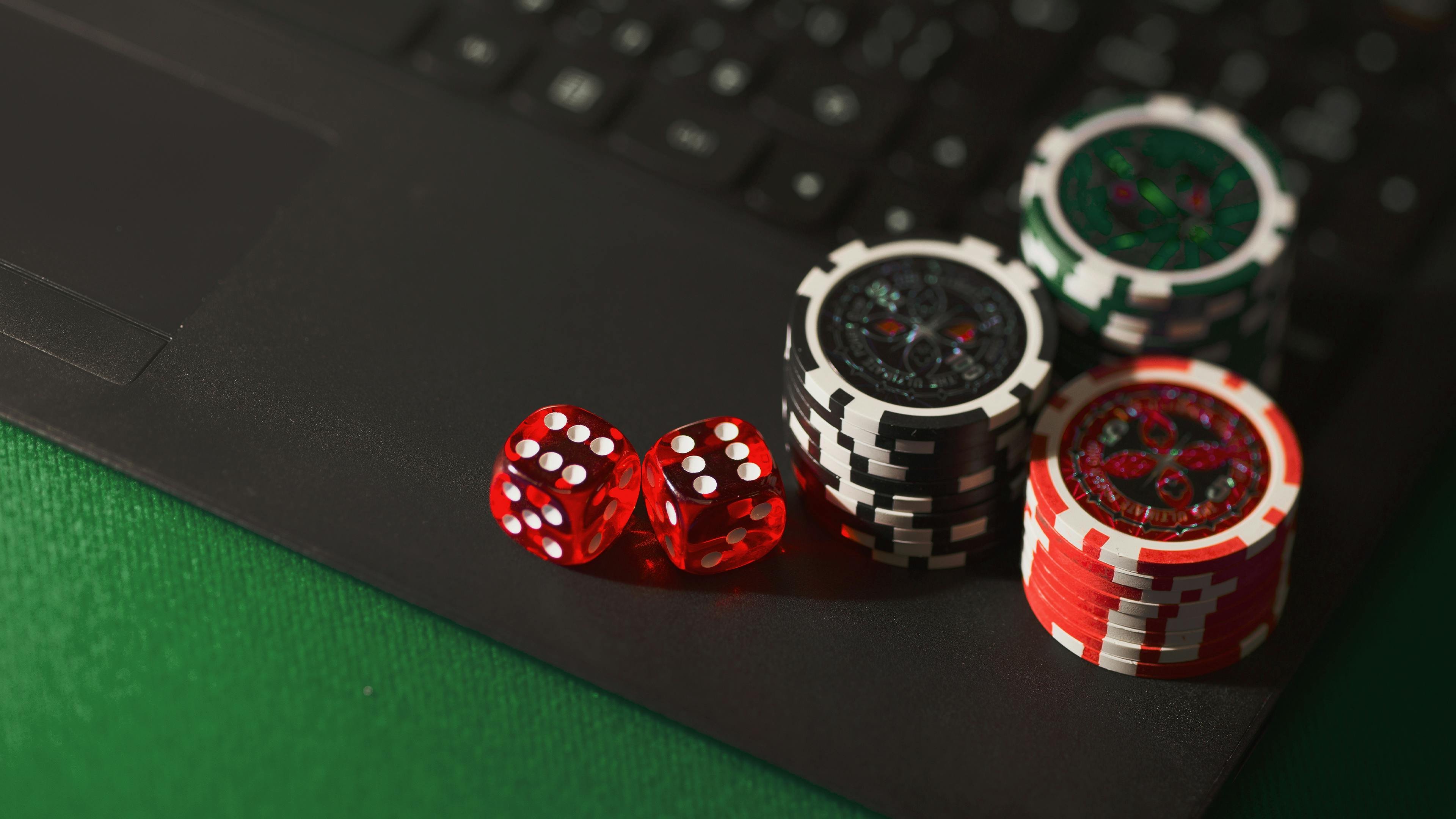Phòng live casino xso66 với dealer thực phát trực tiếp baccarat và blackjack