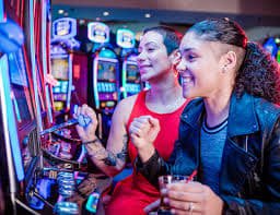 Người dùng truy cập phòng baccarat xso66 trên điện thoại tại Việt Nam